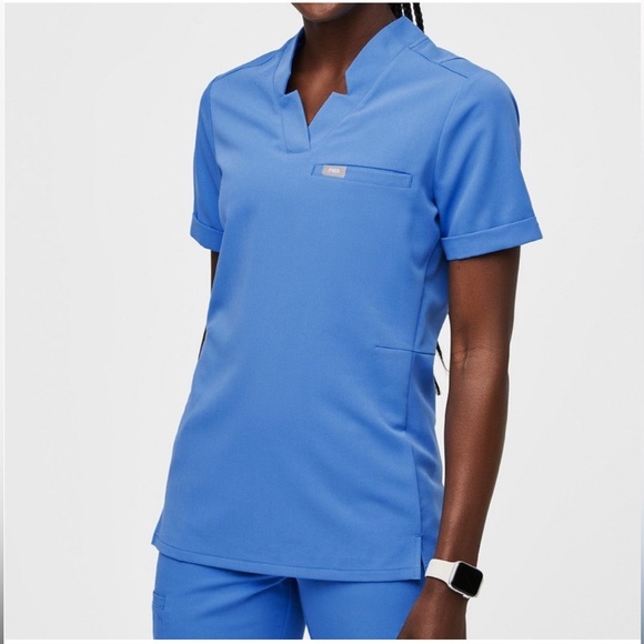 FIGS. Limited edition. Women Capri Blue Siaya. Scrub top - Picture 1 of 9